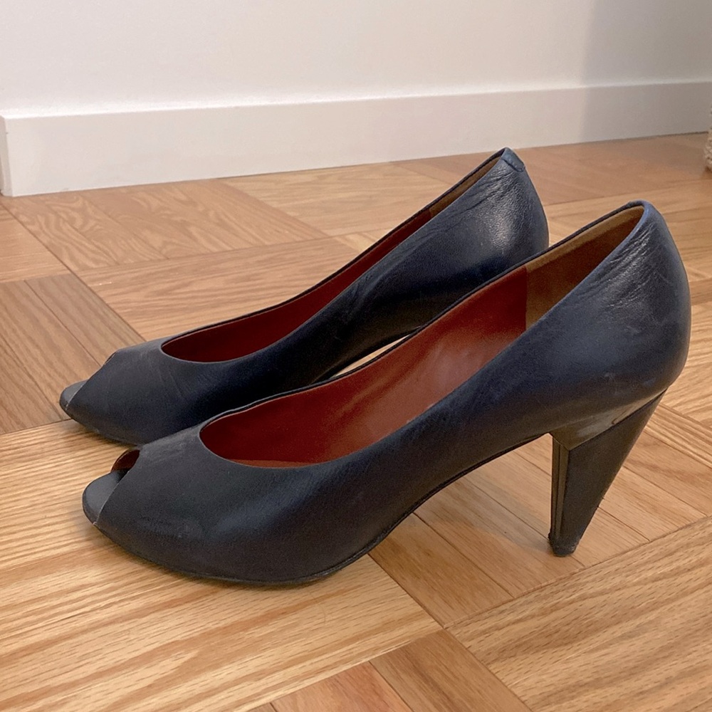 Marc by Marc Jacobs open toe pumps